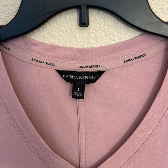 Women’s pink v neck top size small from Banana Republic. - Picture 2 of 5